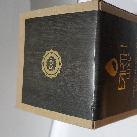 Earth Luxe. Hand Poured; Wood Wick; Scent~Island Breeze; Soy Candle. 10 OZ. NIB - Picture 7 of 7